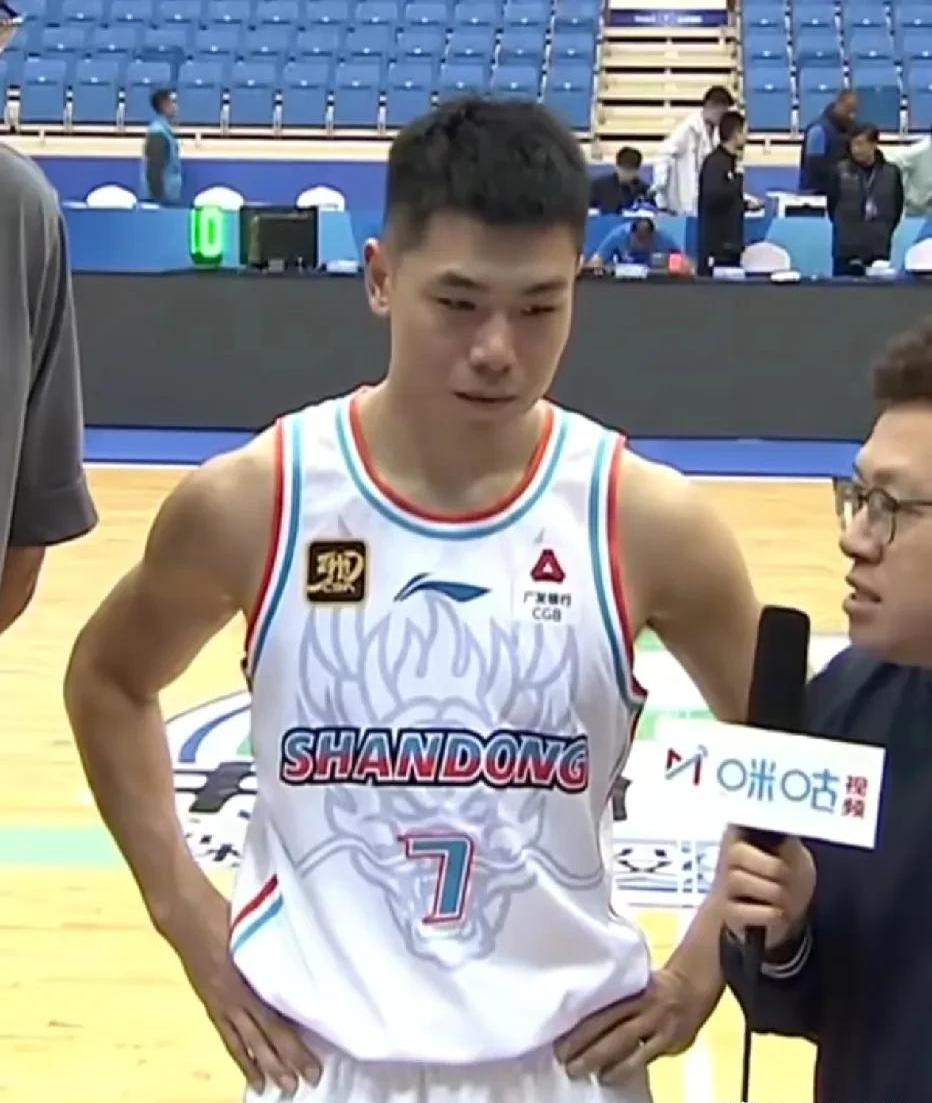 莱万多夫斯基迎来三赛季出色发挥，湖人观众热烈欢呼！-爱游戏官网